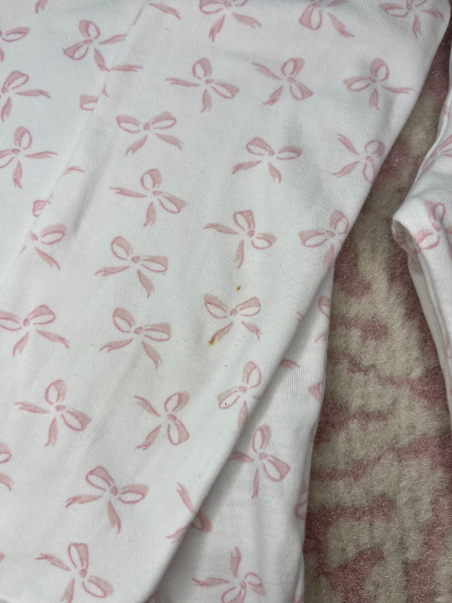 6 Kissy Kissy LS Bow Pajama Set