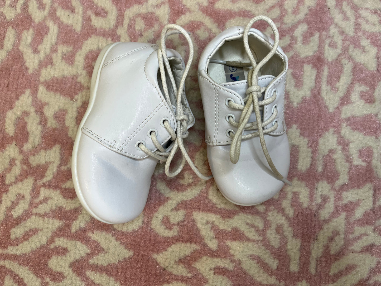 9 Josmo White Leatherette Dress Shoes