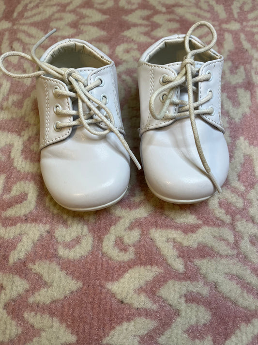 9 Josmo White Leatherette Dress Shoes