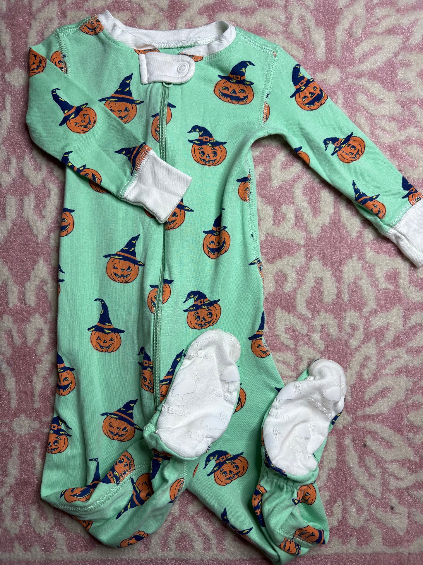 12/18M TBBC Sutton's Sweet Dreams Set Olde Jolly Jack O'Lantern/Palmetto Pearl
