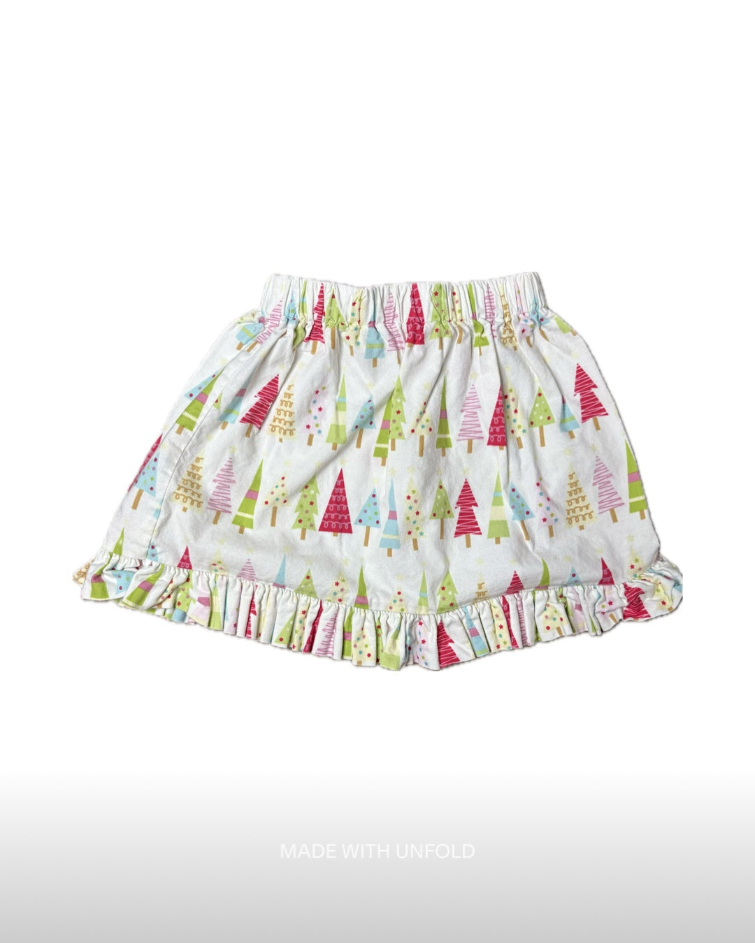 Girls’ ruffle shorts with colorful Christmas tree print, elastic waistband, children’s clothing.